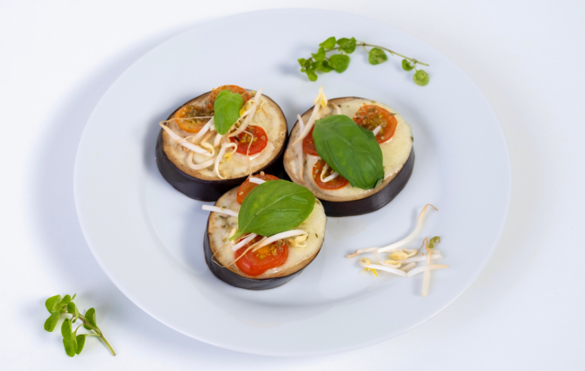 Vegetariánská pizza kolečka z lilku